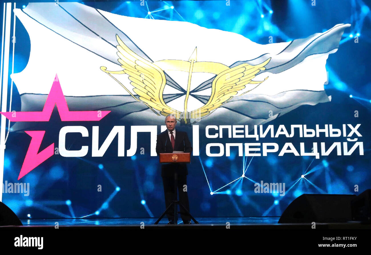 Moscú, Rusia. 27 Feb, 2019. El presidente ruso, Vladimir Putin, aborda una marca de gala el día de la Federación de fuerzas de operaciones especiales 27 de febrero de 2019 en Moscú, Rusia. Crédito: Planetpix/Alamy Live News Foto de stock