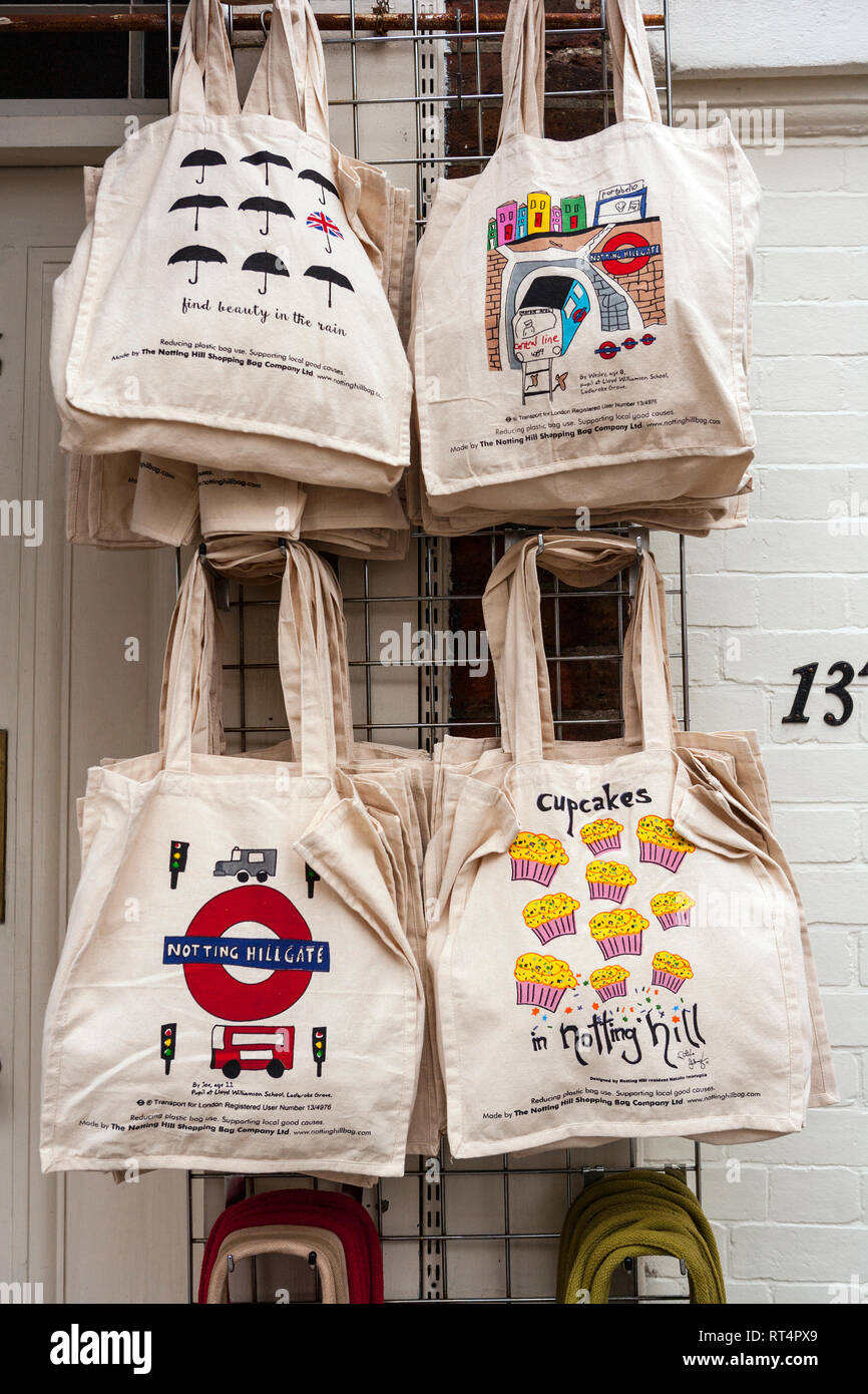 Bolsas de tela por el Notting Hill Shopping Bag Company en pantalla, Portobello Road, Notting London Fotografía - Alamy