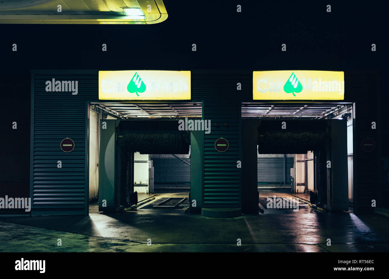 Car wash night fotografías e imágenes de alta resolución Alamy