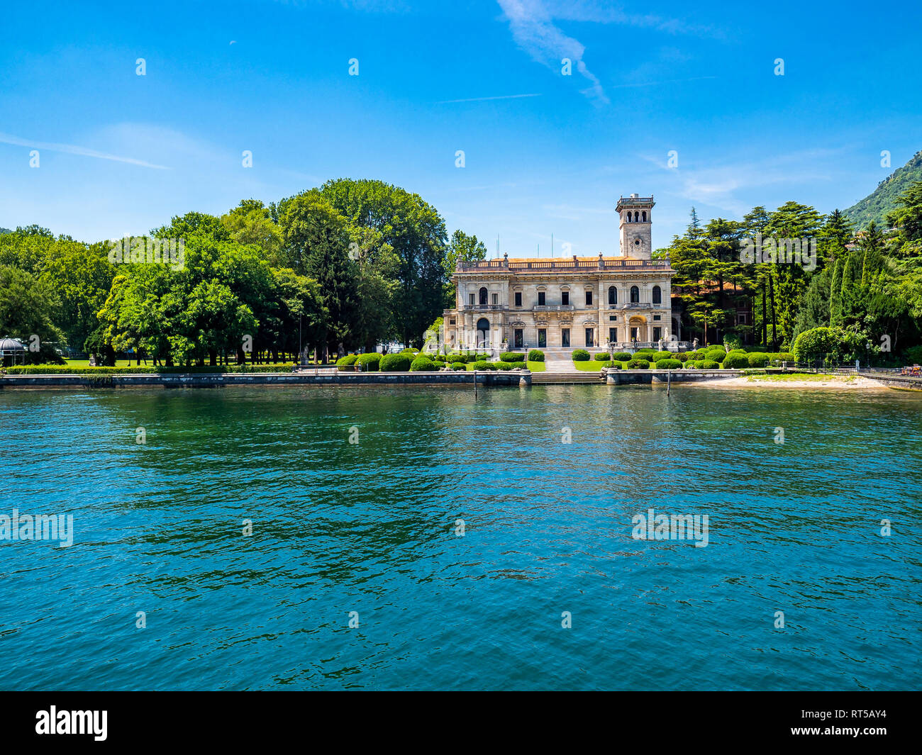 Italia, Lombardía, el Lago de Como, hermosa villa en las orillas del lago Foto de stock