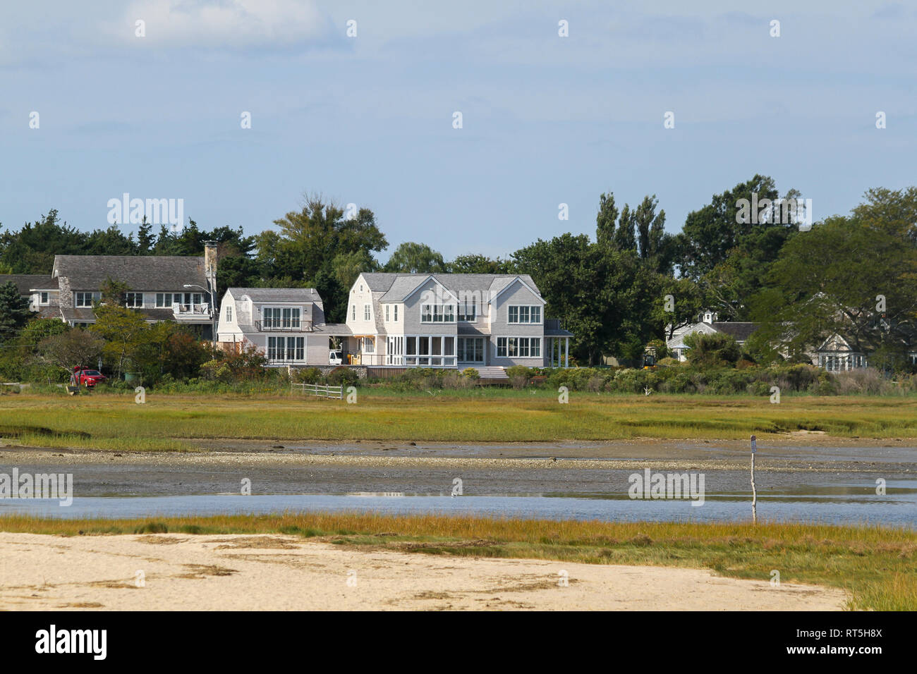 Casas sobre el agua, Barnstable, en Cape Cod, Massachusetts, Estados Unidos Foto de stock