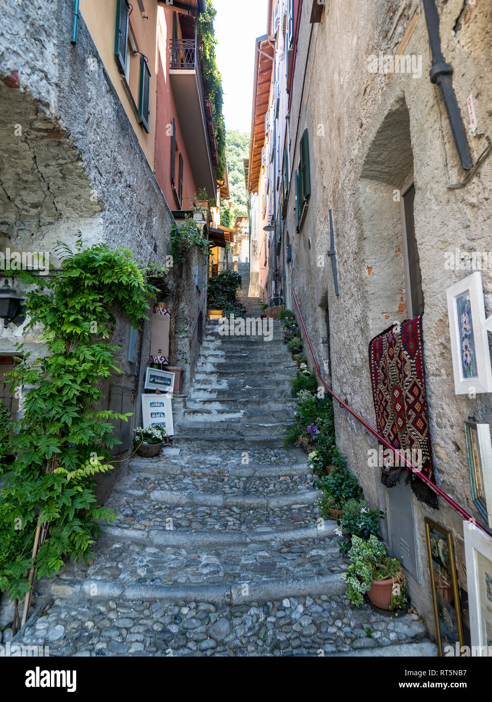 Italia, Lombardía, Varenna, callejón vacío Foto de stock
