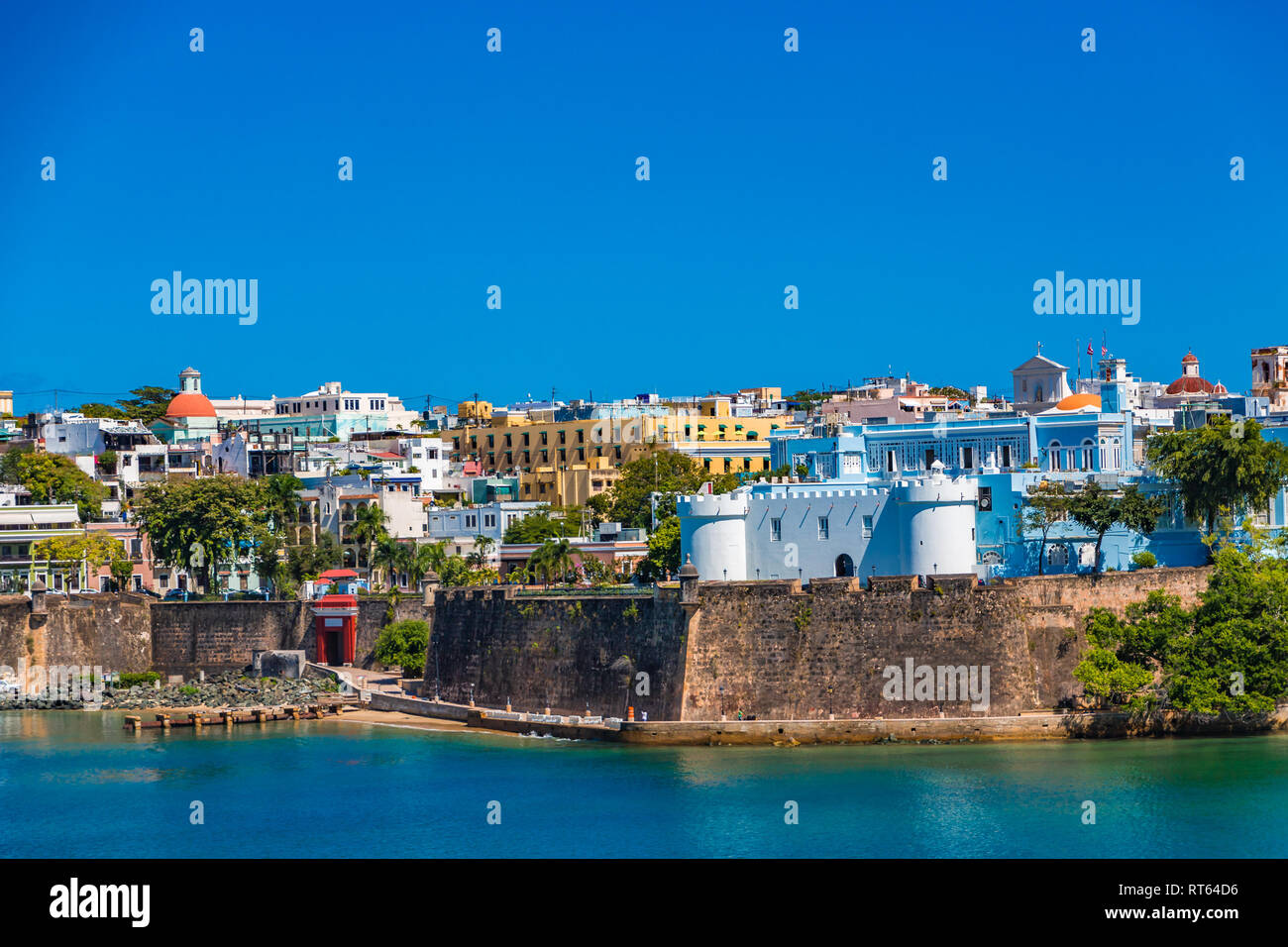 Colorido, edificios históricos en la costa del Viejo San Juan, Puerto