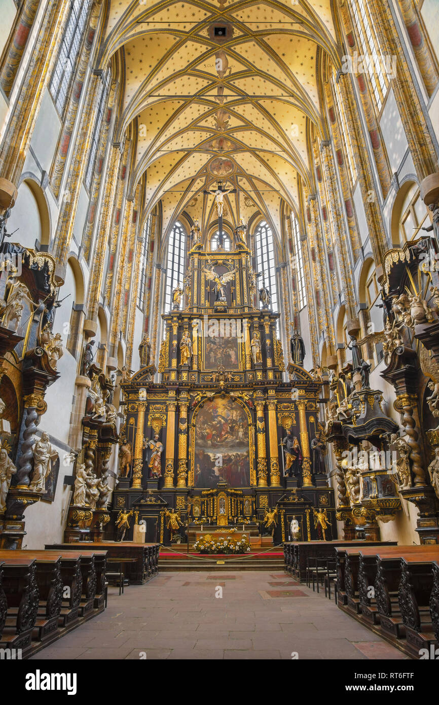 Praga, República Checa - Octubre 18, 2018: El neave de gótico-barroca Iglesia de Nuestra Señora de las nieves (Kostel Panny Marie Sněžné por desconocido artis fr Foto de stock