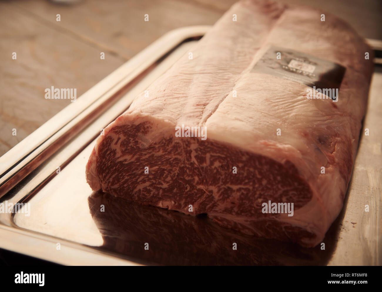 Chuleta de ibérico con aplasta patatas decoración y proyecto beere en pub o  restaurante Fotografía de stock - Alamy