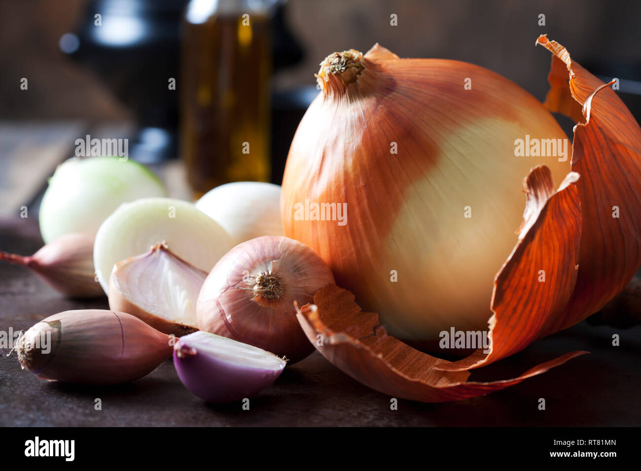 Diversos tipos de cebollas Foto de stock