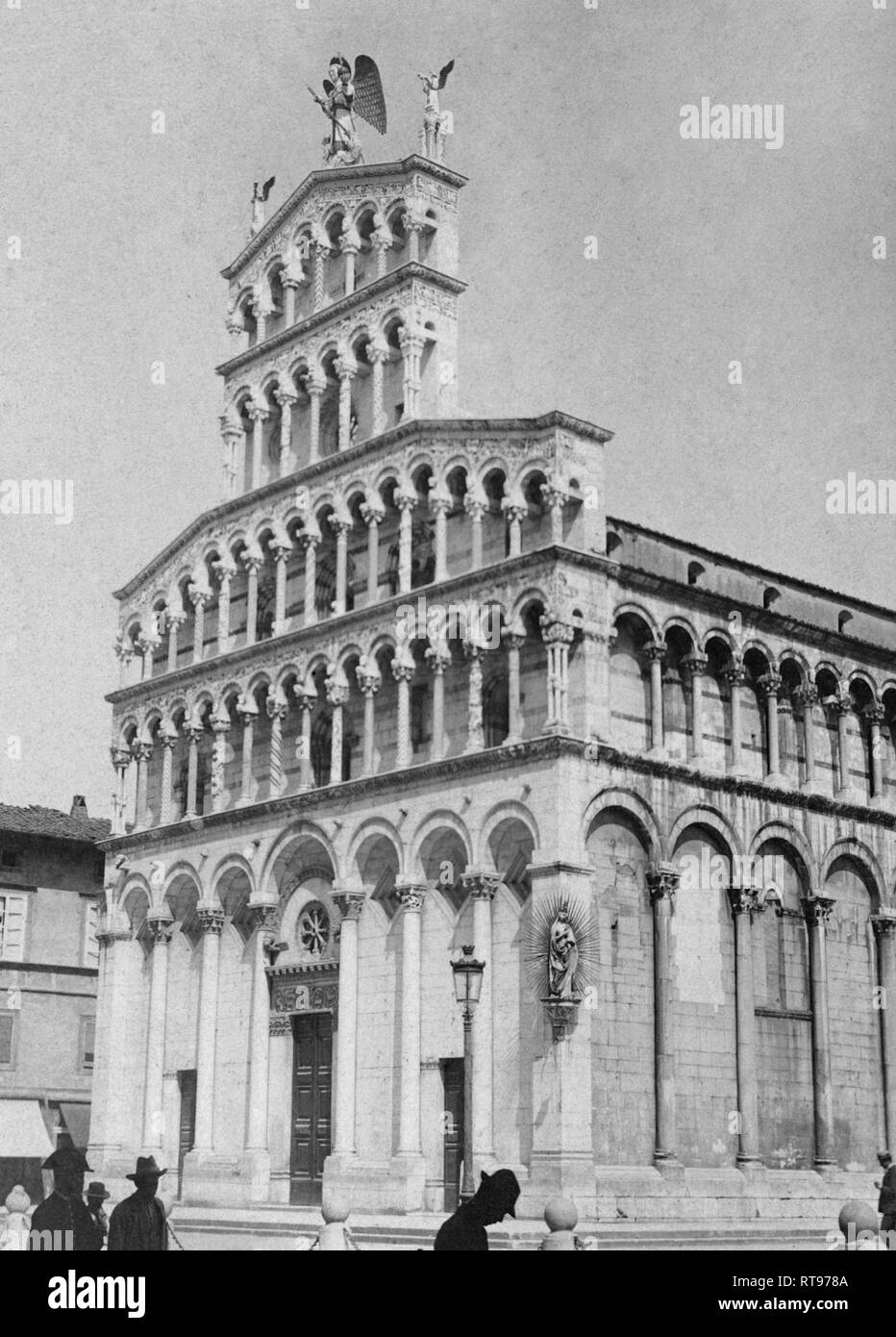 Italia, Toscana, Lucca, vista de la iglesia de San Michele in Foro, 1900 Foto de stock