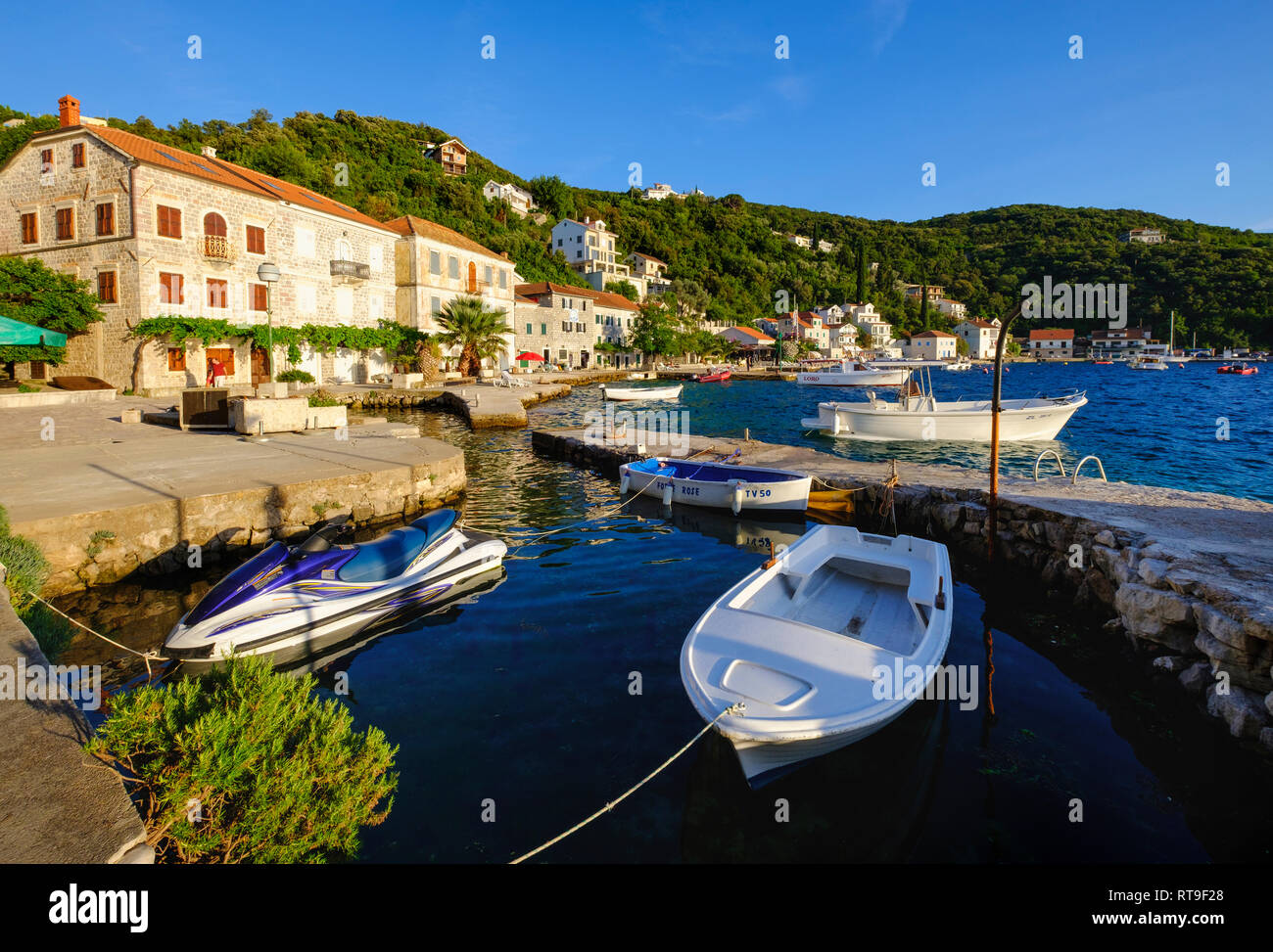 Montenegro, Herceg Novi, Península Lustica, Rose pueblo Foto de stock