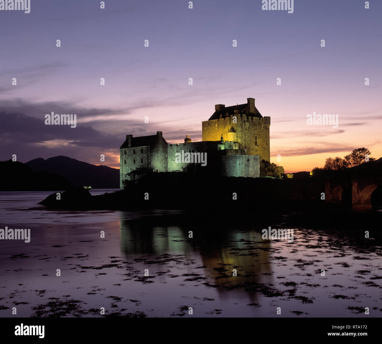 Reino Unido. Escocia. Highlands. Castillo de Eilean Donan. Foto de stock