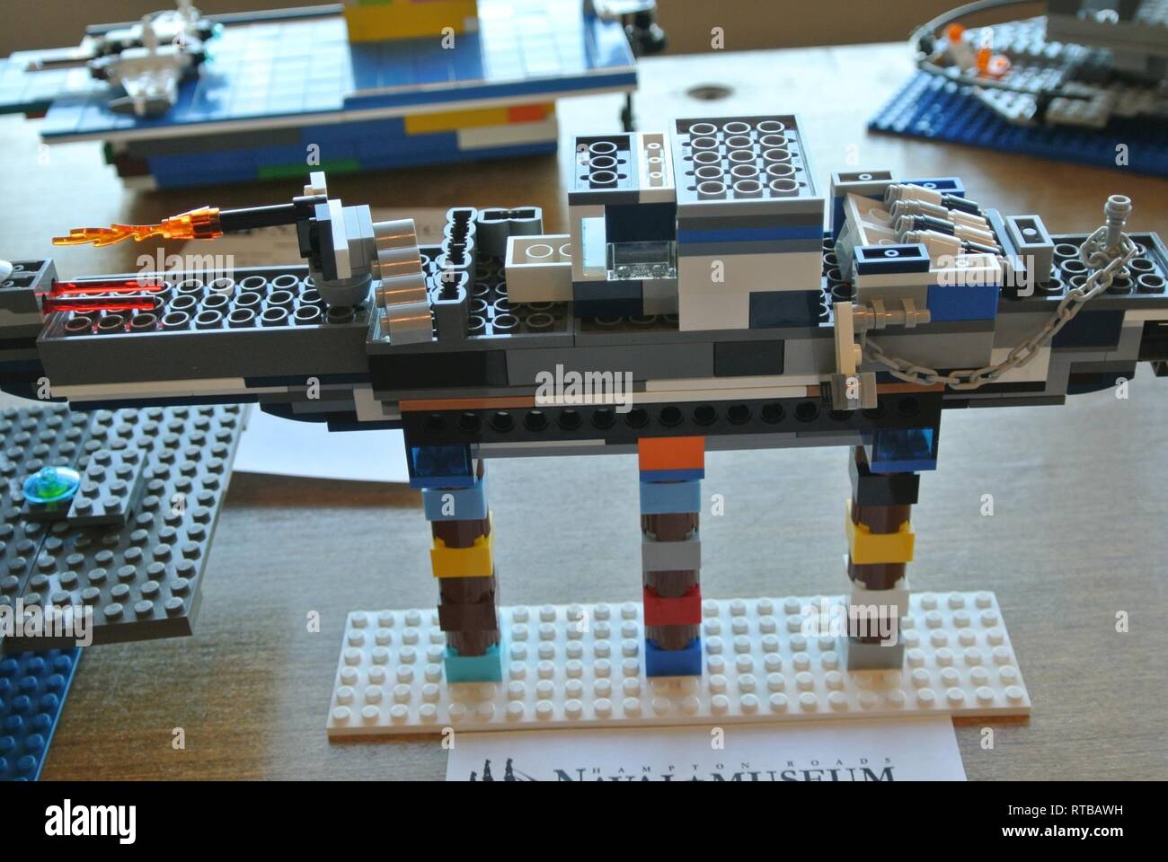 En la imagen aparecen algunas de las entradas en el hecho en casa de  ladrillos LEGO concurso modelo introducido durante la Octava Ceremonia  Anual de ladrillo por ladrillo LEGO EVENTO NAVAL en
