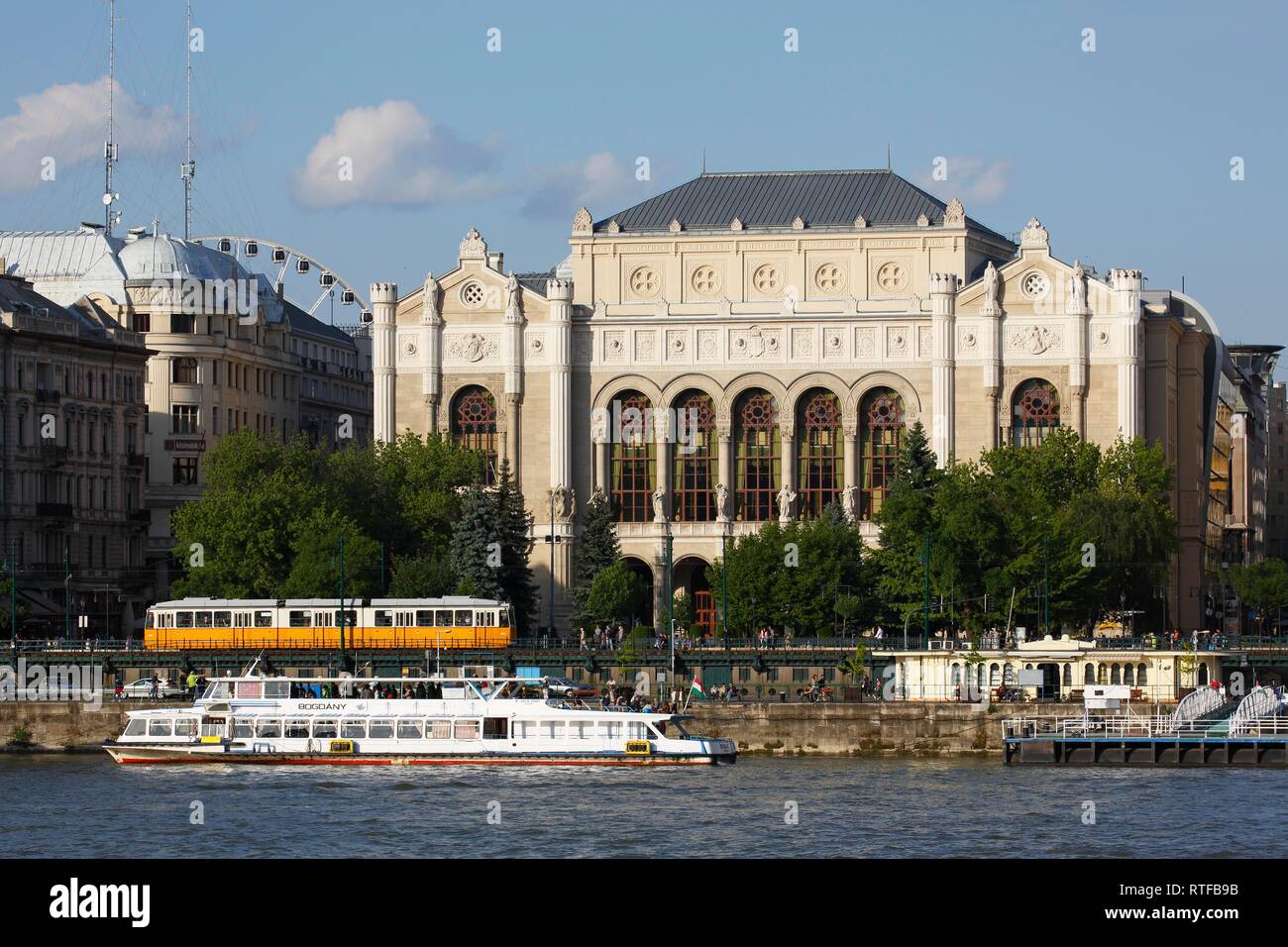 Sala de conciertos Vigadó al Danubio, Acribillar Redoute, Budapest, Hungría Foto de stock