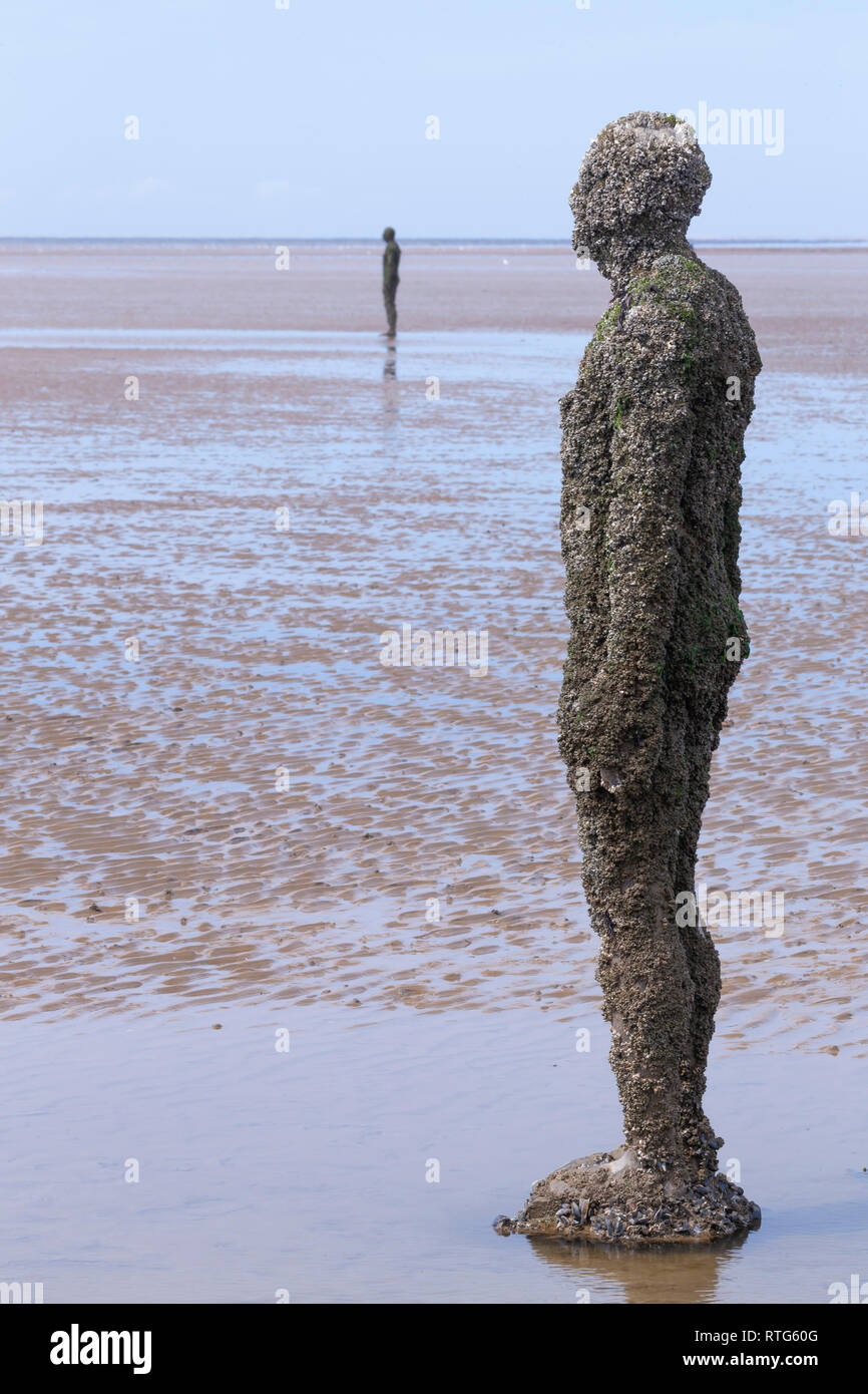 Otro lugar de esculturas, Antony Gormley, 2007, Crosby beach, Southport, Merseyside, Lancashire, Inglaterra, Reino Unido Foto de stock