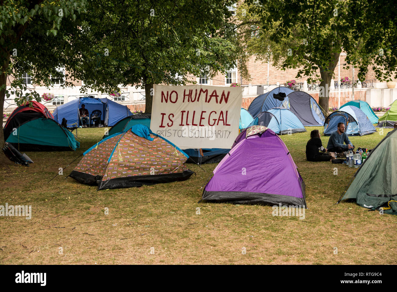 Campamento de protesta fuera de la ciudad de Bristol Consejo contra la injusta política hacia la Rough Sleepers, Bristol, Reino Unido Foto de stock