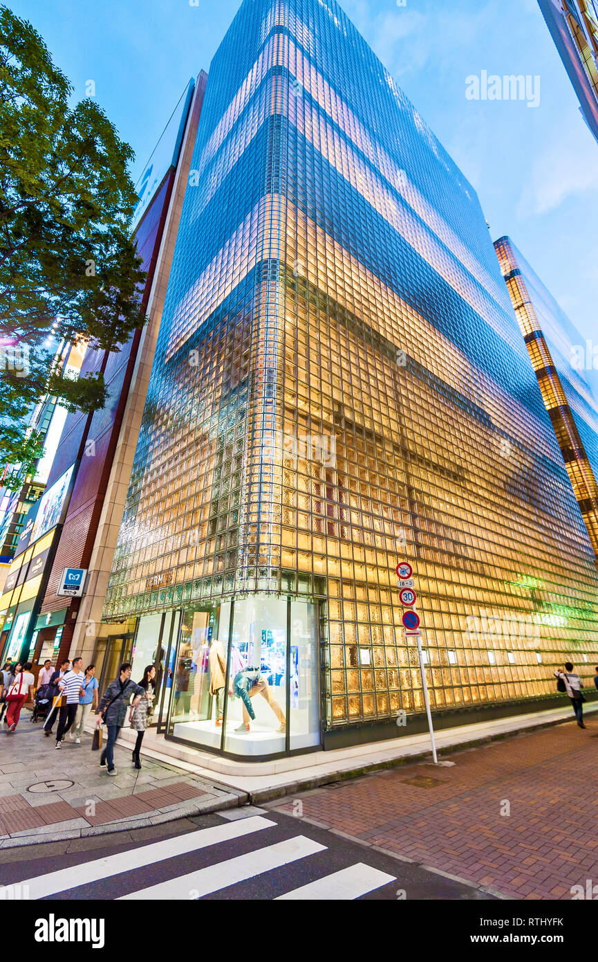 Hermes Ginza de Tokio arquitectura Renzo Piano barrio de Ginza Japón Foto de stock