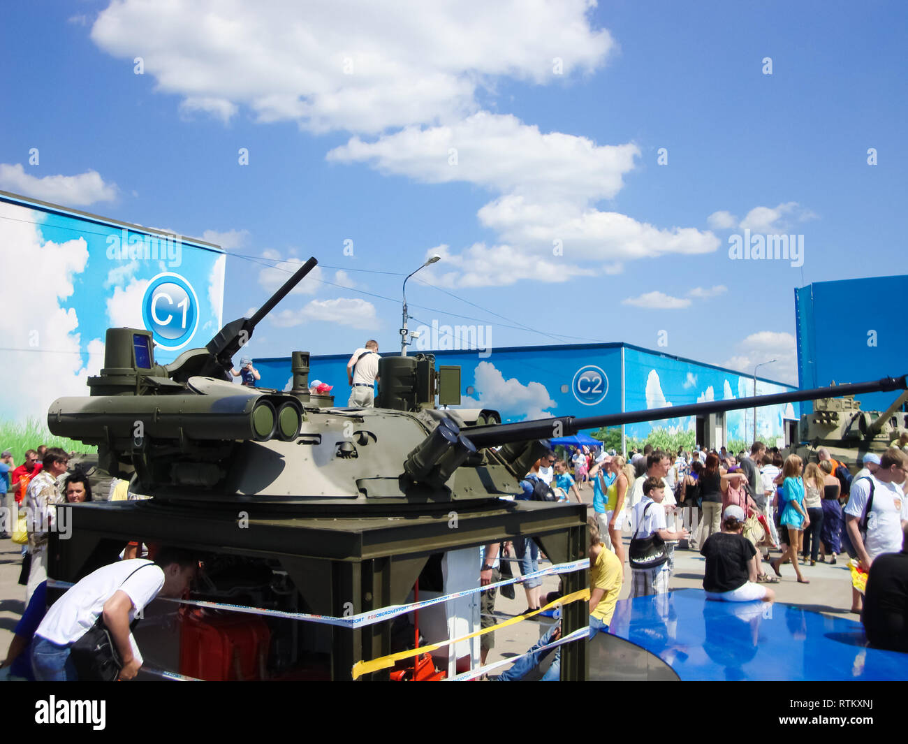 Kubinka, Rusia - Junio 12, 2011: Exposición de equipo militar, modelos y modelos de equipo militar de Rusia. Foto de stock