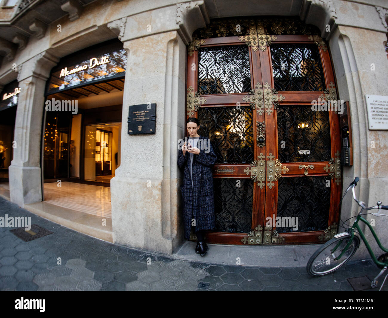 Massimo dutti shop fotografías e imágenes de alta resolución - Alamy