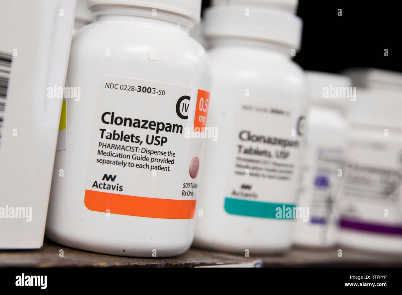 Botellas de Clonazepam fármacos recetados, fotografiado en una farmacia  Fotografía de stock - Alamy
