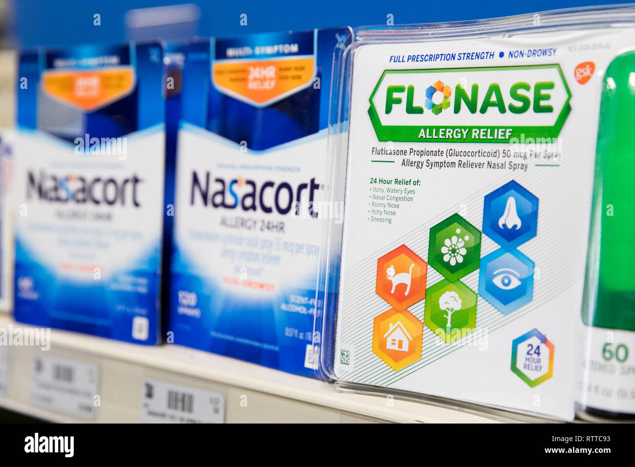 Nasacort alergia y Flonase over-the-counter medicina fotografiado en una  farmacia Fotografía de stock - Alamy