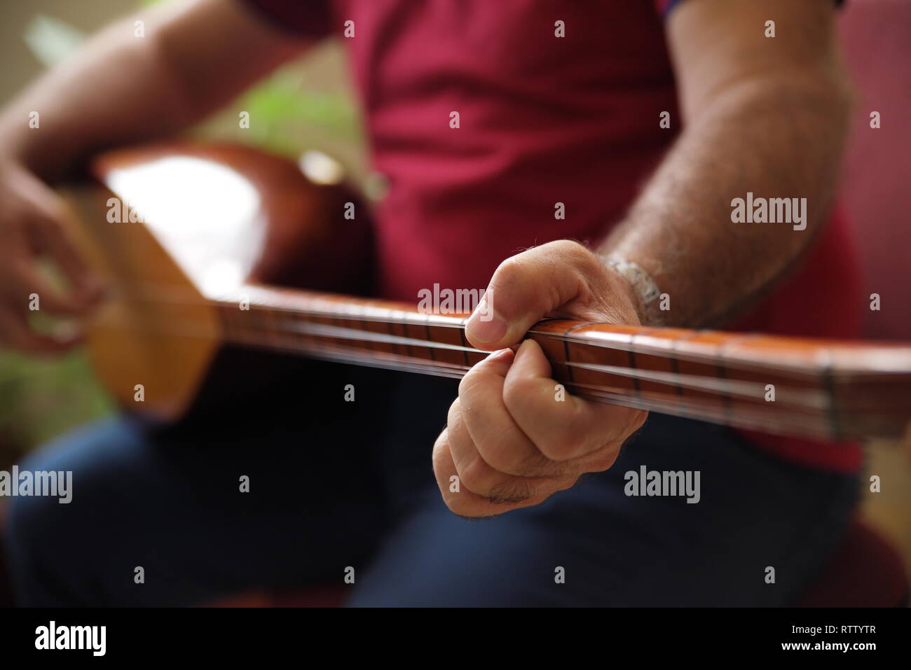 Instrumento musical turco fotografías e imágenes de alta resolución