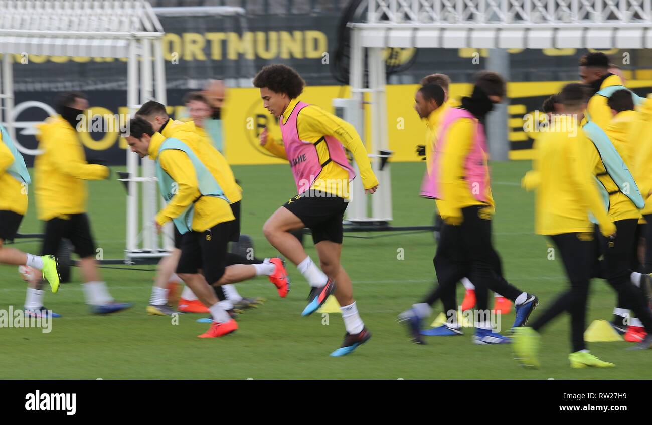 Dortmund, Renania del Norte-Westfalia, Alemania. 4 Mar, 2019. La UEFA Champions League, Dortmund vs. Tottenham Hotspur en Signal Iduna Park: Borussia Dortmund, formación, Axel WITSEL Crédito: Además de los deportes de acción/Alamy Live News Foto de stock
