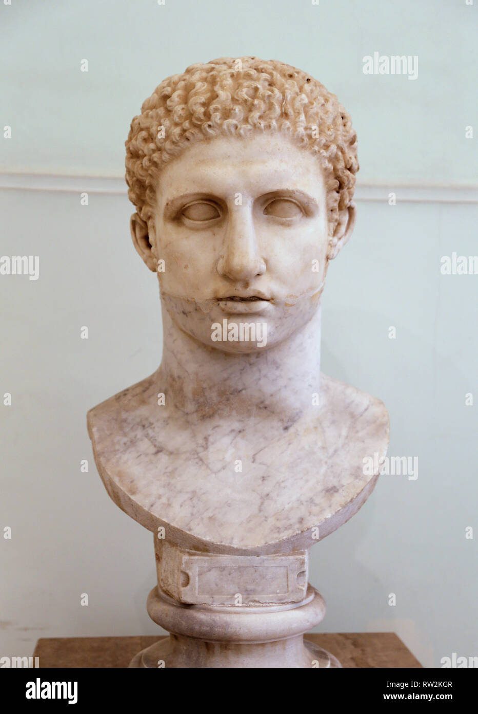 Hercules joven. Busto de mármol (siglo II D.C.) copia de un original griego del siglo IV A.C. Museo Arqueológico Nacional, Nápoles. Foto de stock