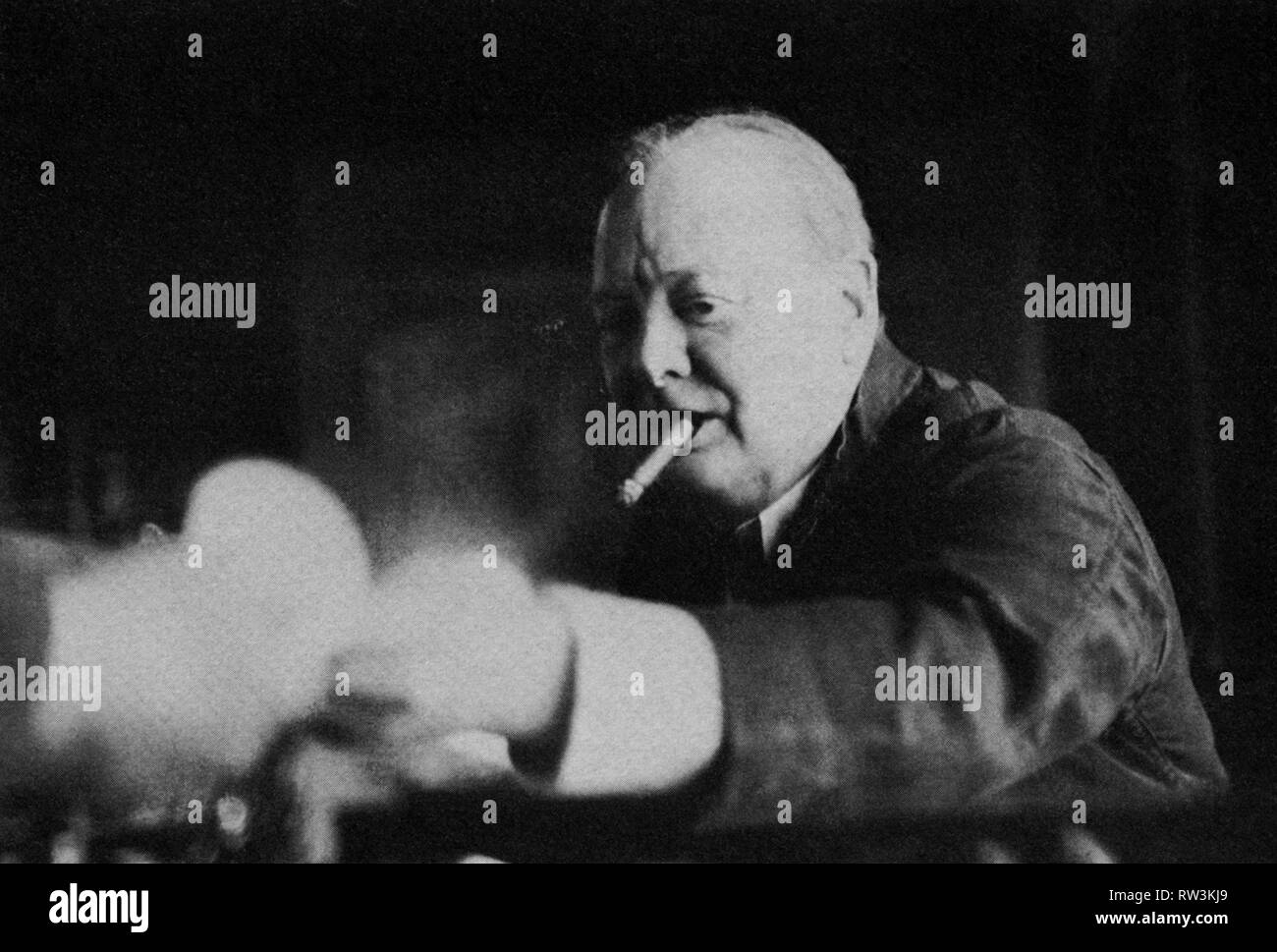 Winston Churchill trabajando en su estudio en Chartwell.February 1939 Foto de stock