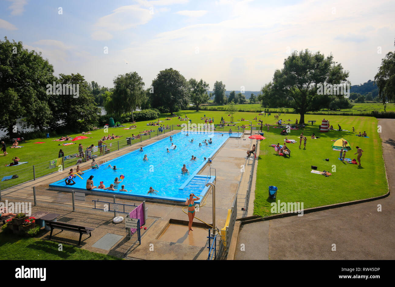 Essen, Renania del Norte-Westfalia, área de Ruhr, Alemania, la piscina Steele se encuentra directamente en la cuenca del Ruhr, fotografiado en ocasión de la ESS. Foto de stock
