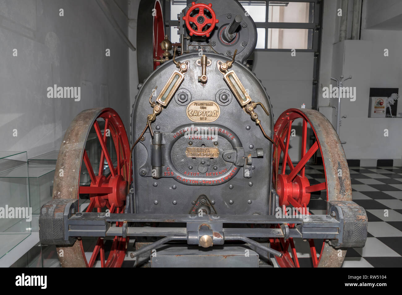 Belgrado, Serbia: Locomobile, muebles motor a vapor utilizados en la agricultura desde fines del siglo XIX, expuesta en el Museo de la ciencia y la tecnología Foto de stock