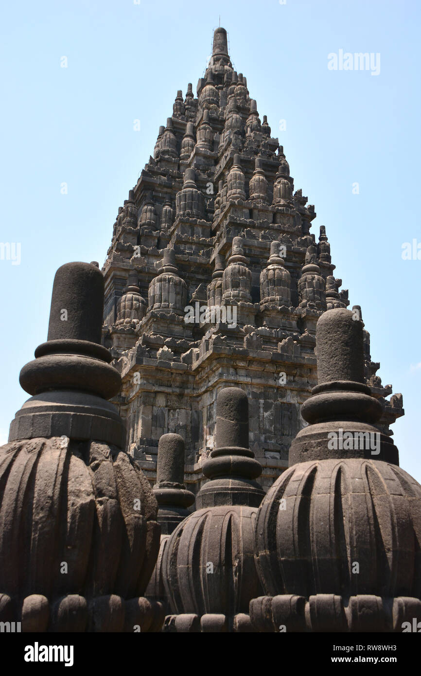 Prambanan, templo hindú del siglo ix complejo cerca de Yogyakarta, en Java, Indonesia. Sitio de Patrimonio Mundial de la UNESCO. Foto de stock