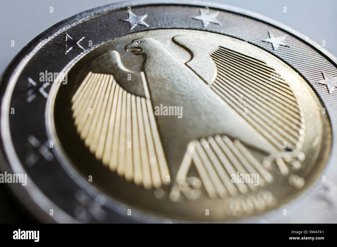 El reverso de la moneda de 2 euros alemanes con el águila federal El reverso de la moneda de 2 euros alemanes con el águila federal