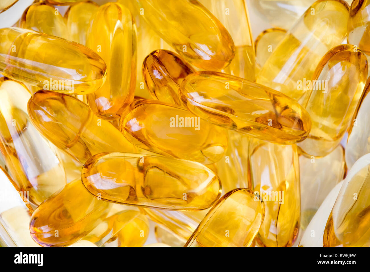 Las cápsulas de aceite de pescado omega 3 Foto de stock