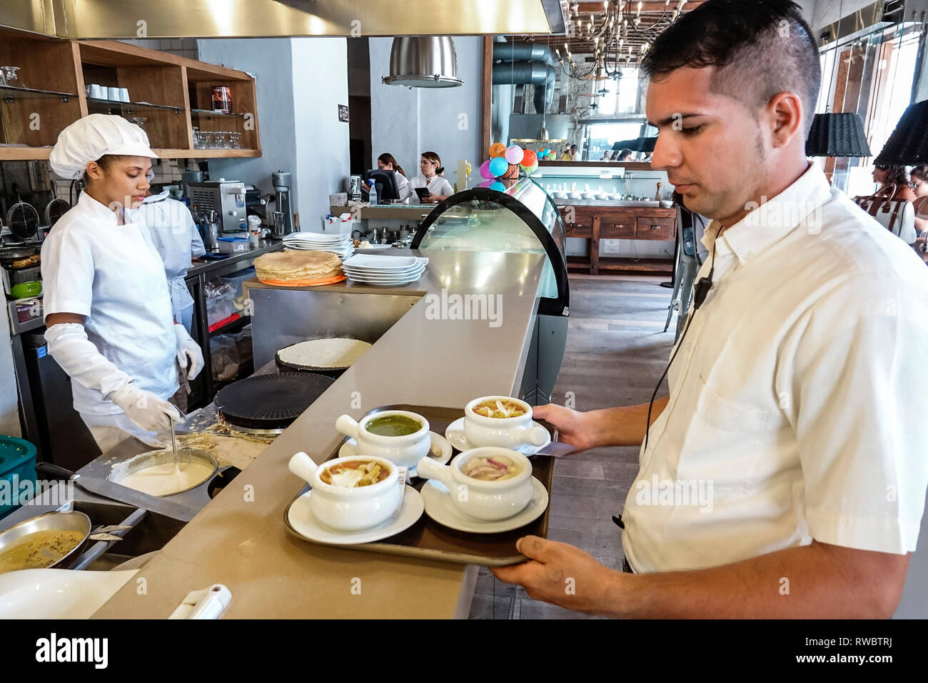 Chefs Meseros Fotos e Imágenes de stock Alamy