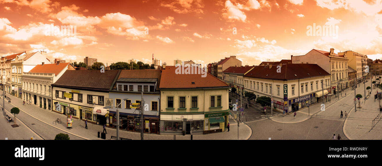 Vista panorámica de 360 grados Trida Miru o paz Avenue, en Pardubice, República Checa Foto de stock