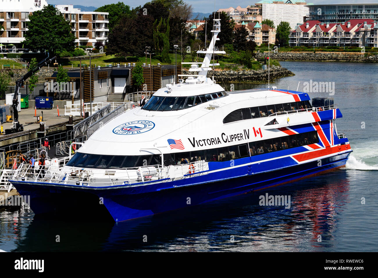 La Victoria Clipper IV llega en el puerto interior de Victoria, British Columbia Foto de stock