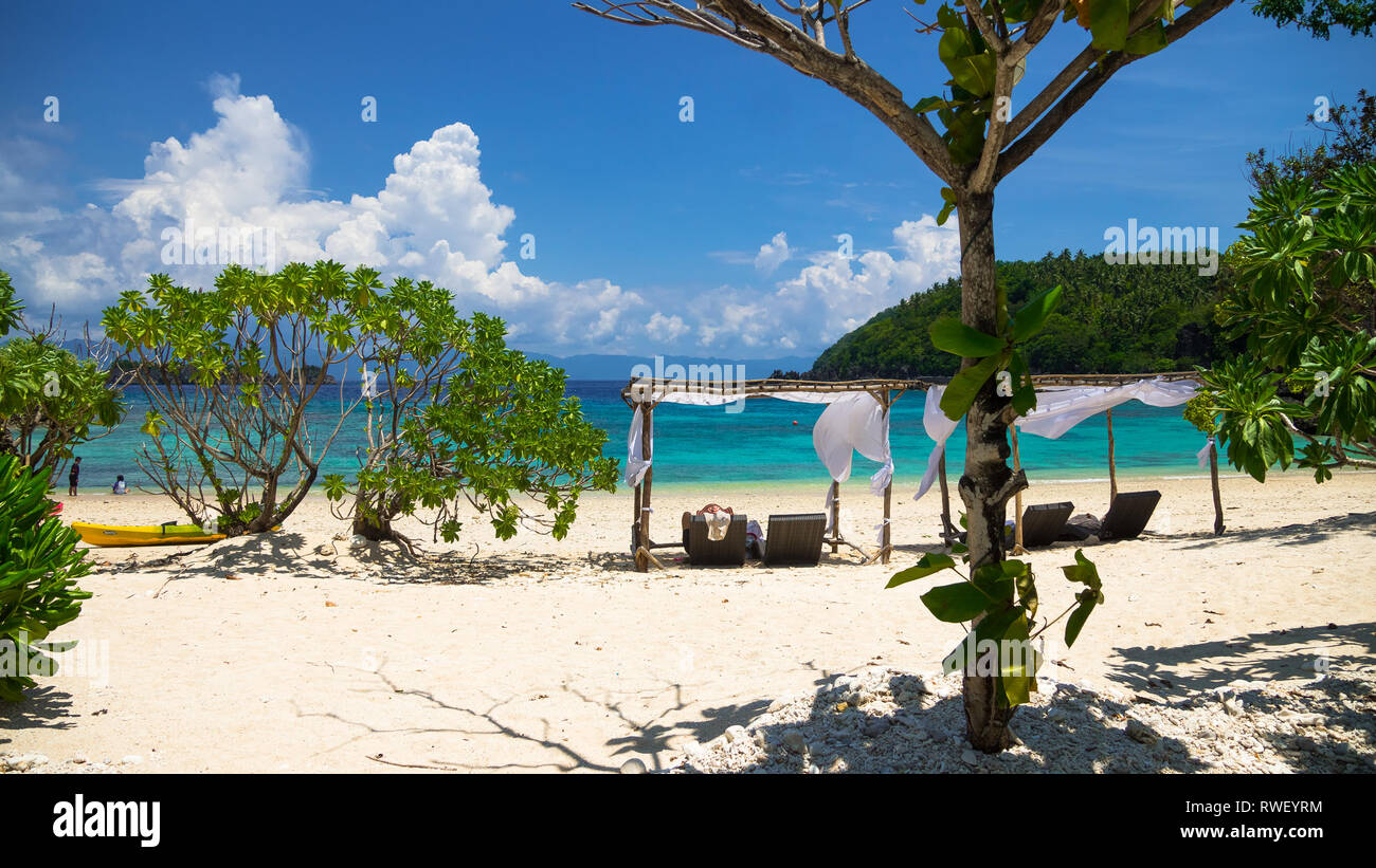 Download Muebles de dormitorio playa de arena blanca For iPhone