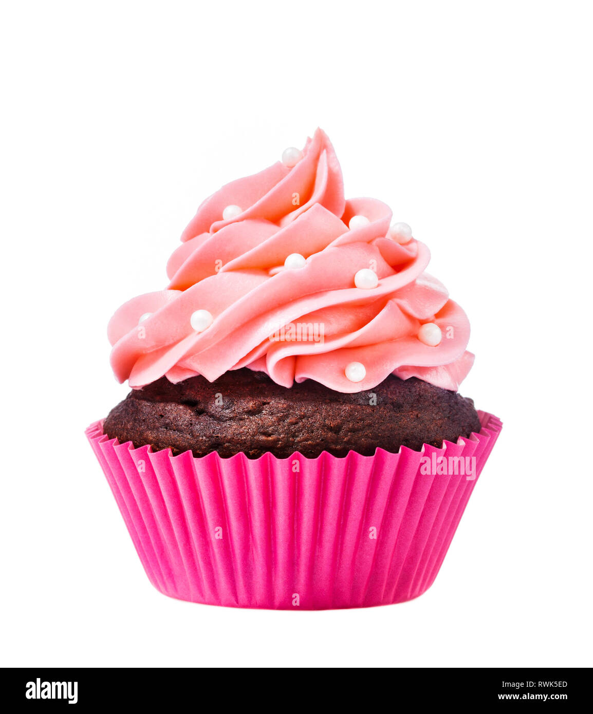 Un Cupcake De Chocolate Con Buttercream Rosa Guinda Aislado Sobre Un Fondo Blanco Fotografia De Stock Alamy