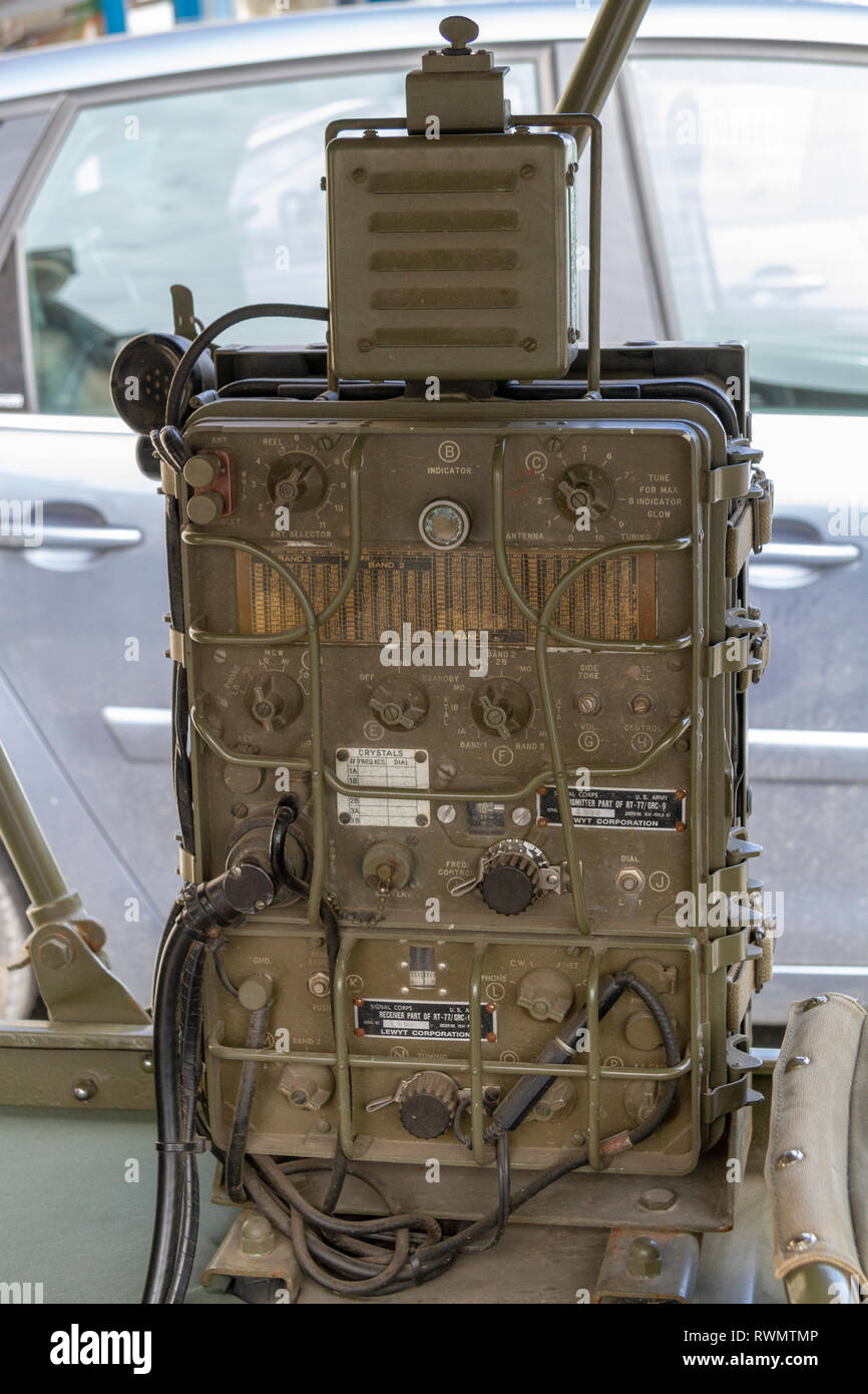 Una segunda guerra mundial era radio set (Lewyt Corporation RT-77/GRC-9) en  un Día-D reconstrucción de Sainte-Marie-du-Mont, Normandía, Francia  Fotografía de stock - Alamy