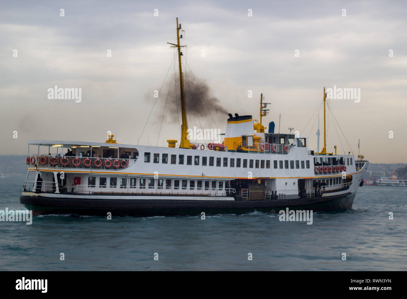 Ciudad de Bosphorus Istanbul ferry Foto de stock