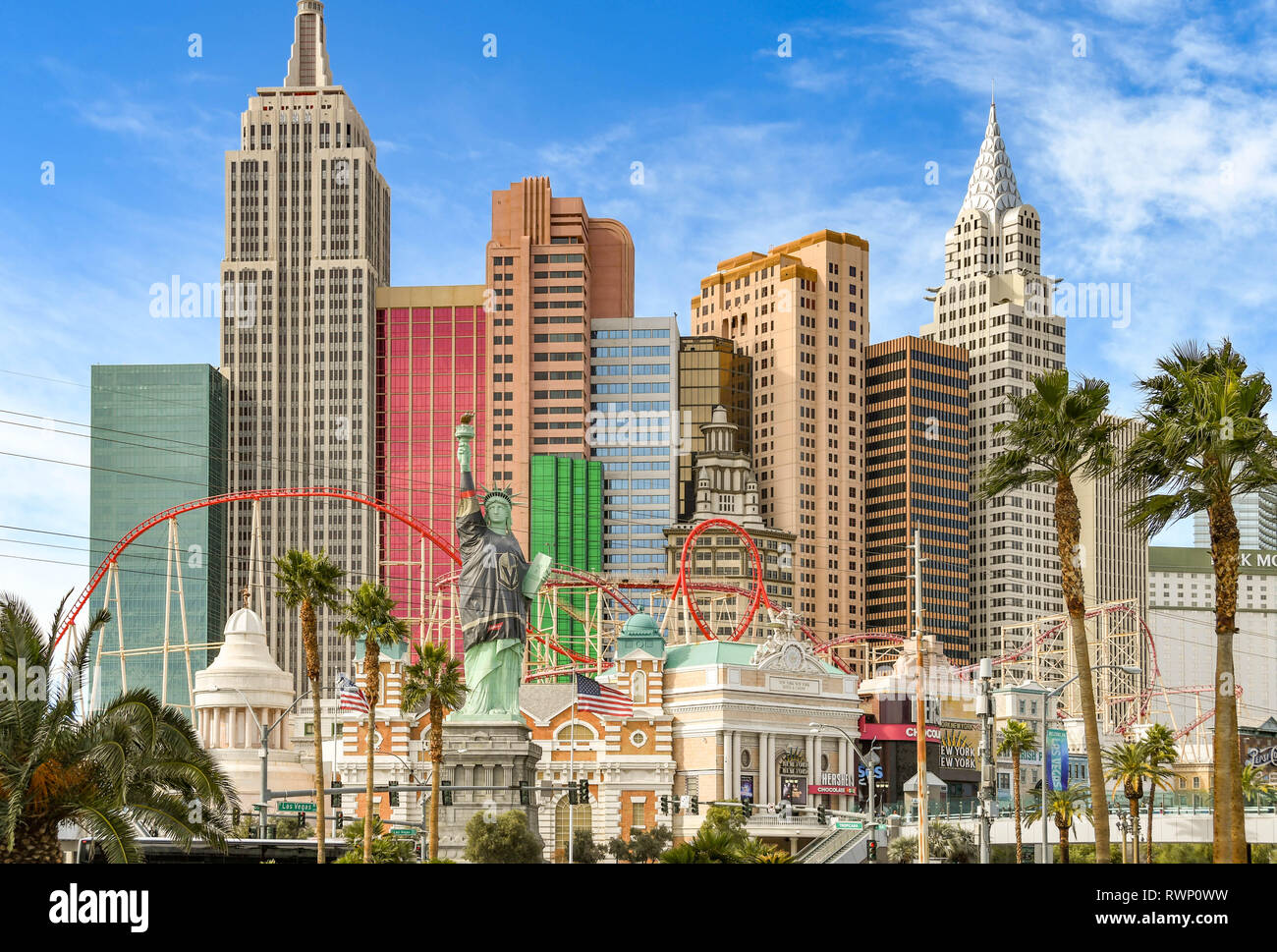 LAS VEGAS, NV, USA - Febrero de 2019: la visión de ángulo amplio de la New York New York Hotel en Las Vegas Foto de stock