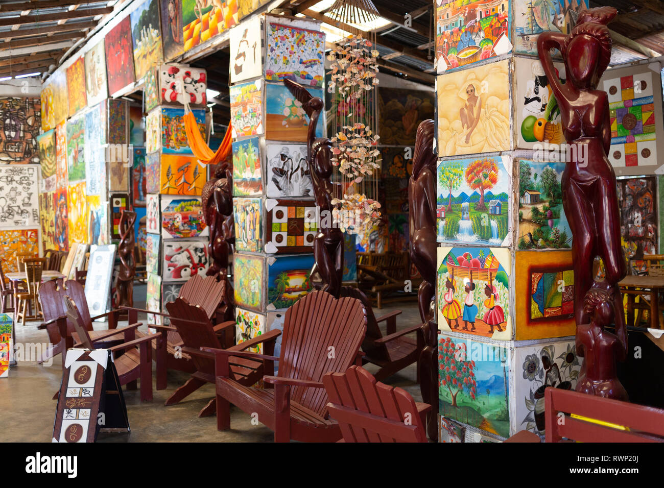 Muestra de Arte en la tienda de regalos Fotografía de stock - Alamy