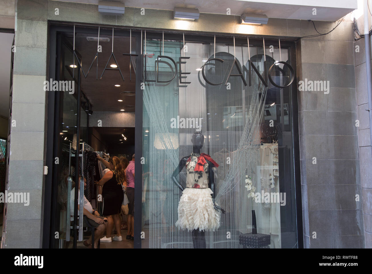 Matilde Cano tienda de ropa; Cuna de calle; Sevilla, España Fotografía de  stock - Alamy