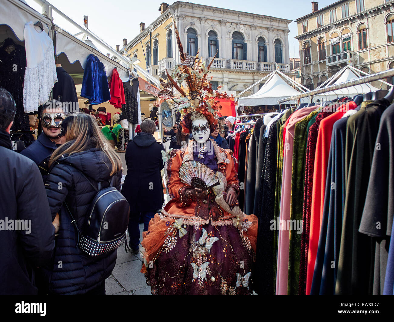 Trajes típicos de carnaval veneciano fotografías e imágenes de alta  resolución - Alamy