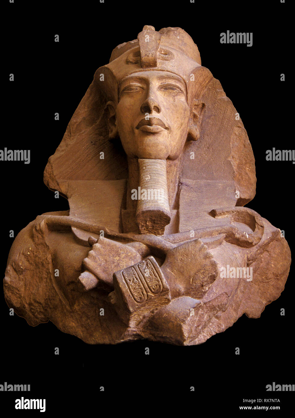 Estatua del faraón Akhenaton -14ª siglo A.C., el Museo de Antigüedades Egipcias en El Cairo, Egipto, África Foto de stock