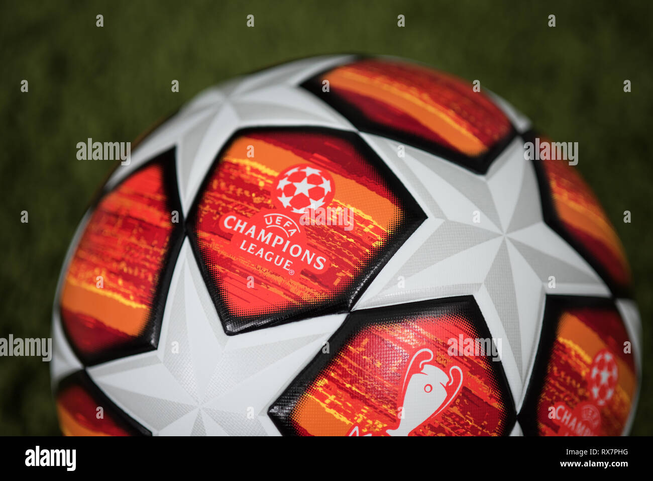 Cerca del final de la UEFA Champions League de adidas Football. Madrid 2019. Foto de stock
