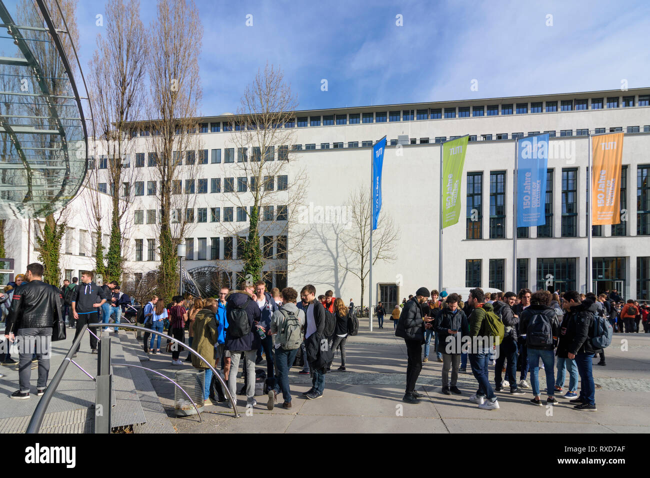 München, Munich: Technische Universität (Universidad Técnica de Munich), construcción civil, del Departamento de Ingeniería Ambiental y GEO (derecha) i Foto de stock