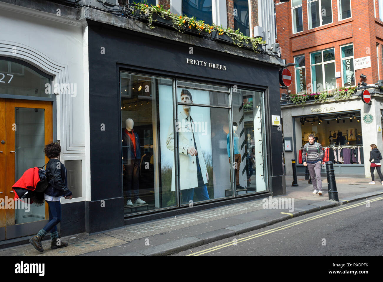 Londres, Reino Unido. 9 de marzo de 2019. El exterior de muy verde en  Carnaby Street. Muy verde, una marca de ropa fundada por el cantante de Oasis  Liam Gallagher, ha instado