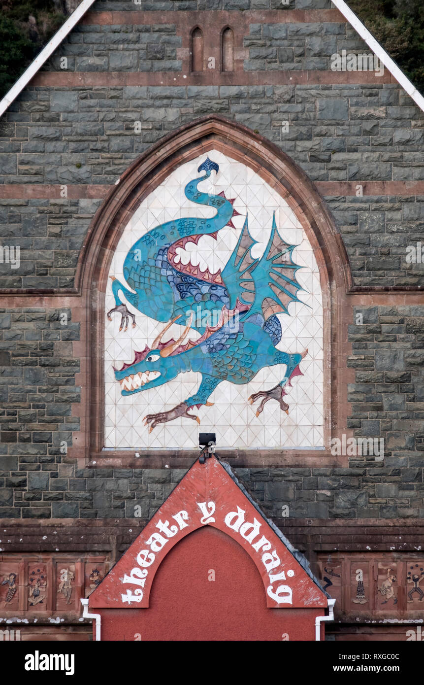 Exterior de Theatr Y Ddraig o el dragón Teatro, Barmouth, Gwynedd, North Wales, REINO UNIDO Foto de stock