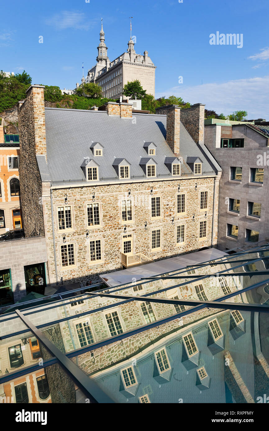 Construido en 1752, clasificado como un edificio de patrimonio (Immeuble patrimoniales) y muy bien conservado, la Maison Guillaume-Estebe forma parte del Museo de la civilización en la ciudad de Québec es la parte inferior de la ciudad, la provincia de Quebec, Canadá Foto de stock