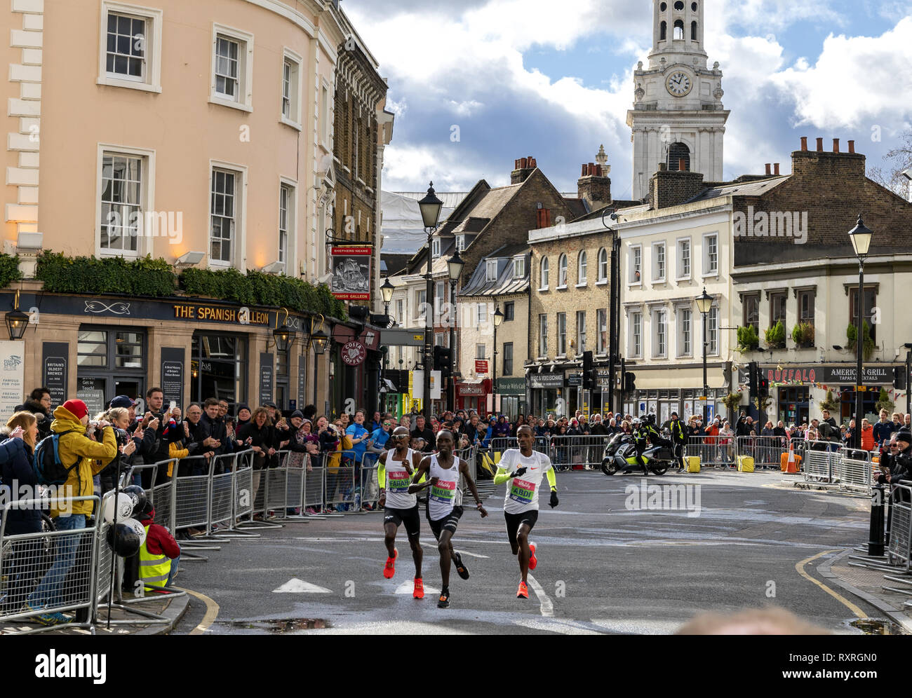 Londres, Reino Unido. 10 de marzo de 2019. Sir Mo Farah, Wanjiru y Abdi sprint a la línea de meta en la media maratón de gran vitalidad. Crédito: AndKa/Alamy Live News Foto de stock