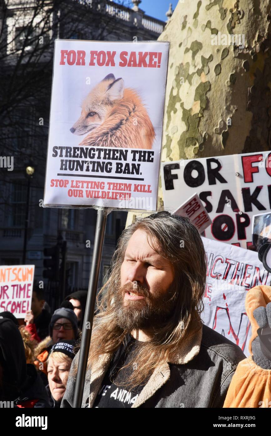10 de marzo de 2019. Protesta contra la falta de cumplimiento de la ley de 2004 que prohibió la caza del zorro. La marcha comenzó en Cavendish Square y terminó en la Plaza del Parlamento.london.UK Crédito: Michael melia/Alamy Live News Foto de stock